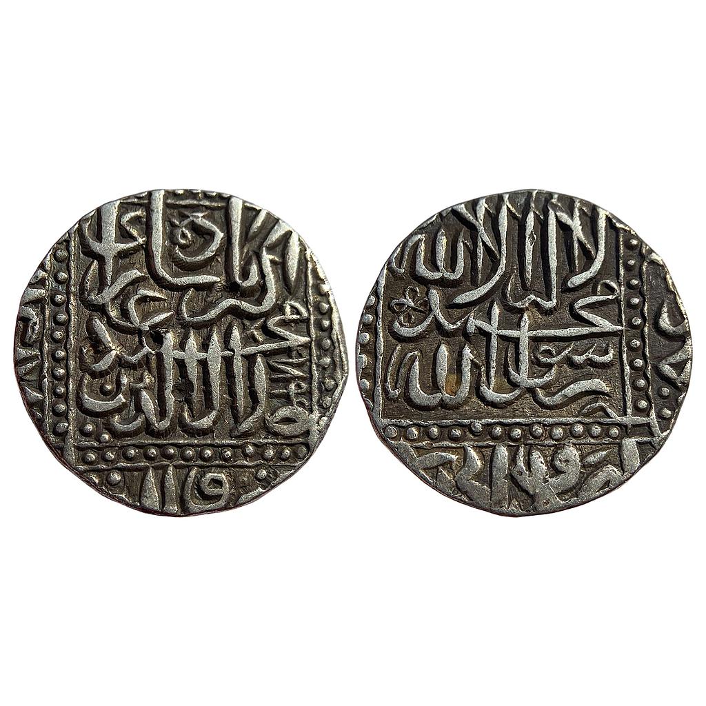 Mughal Akbar Anhirwala Patan Mint by type Silver Rupee