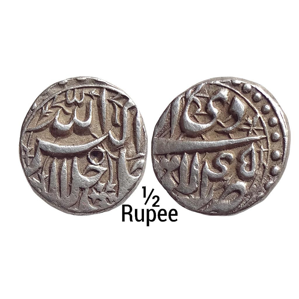 Mughal Akbar Ilahi Month DI (Capricon) Lahore Mint Silver 1/2 Rupee