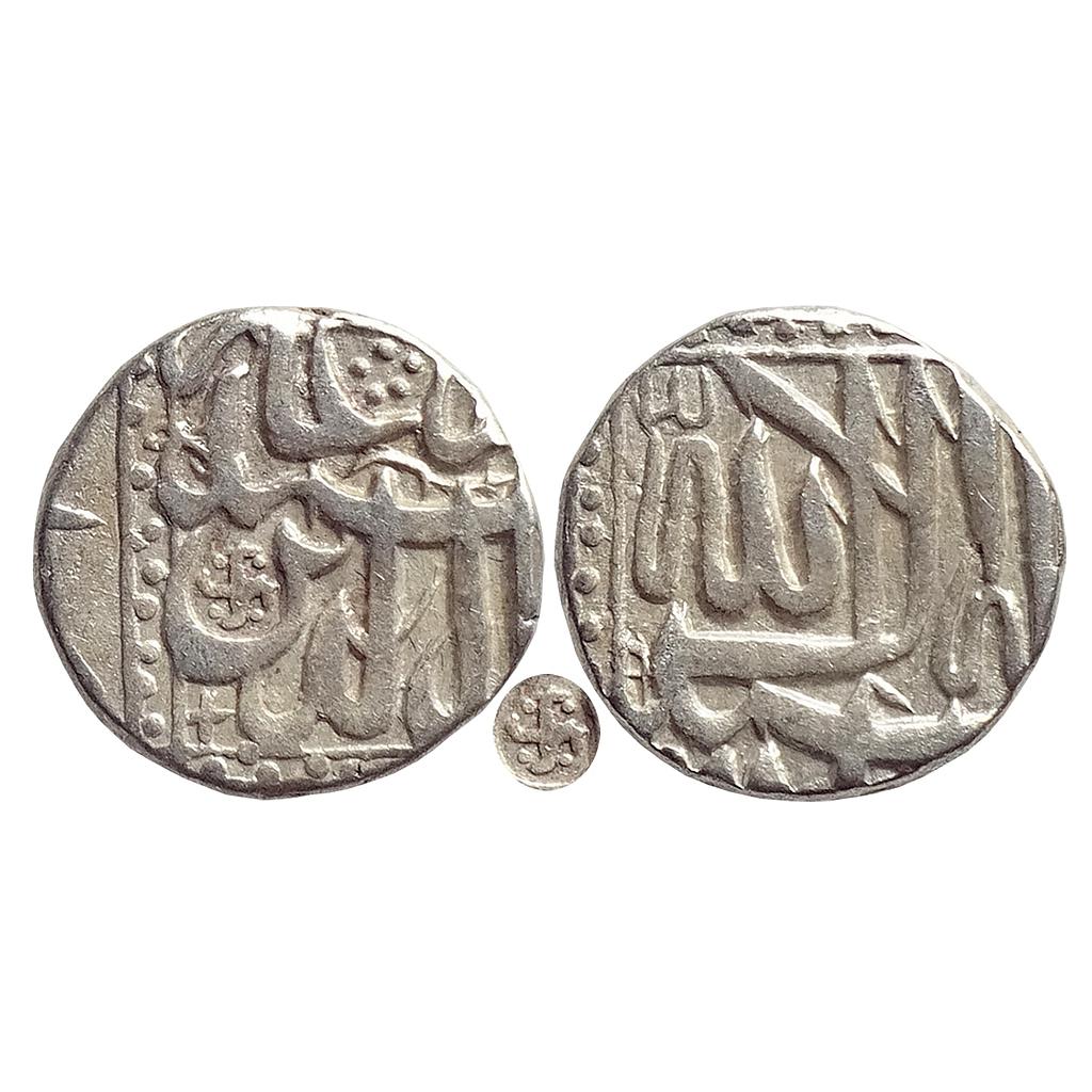 Mughal, Akbar, Mulher Mint (off flan), &quot;Swastik&quot; as a mint mark, Silver Mahmudi