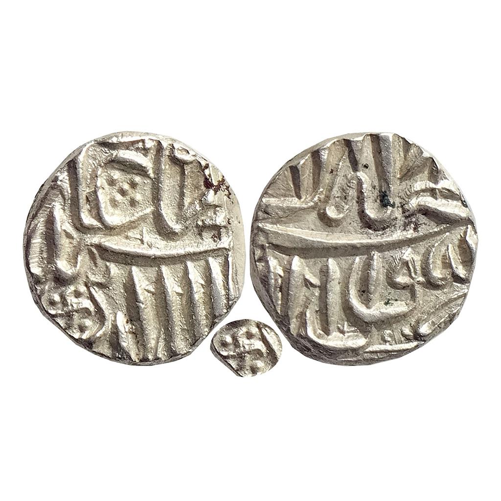 Mughal, Akbar, Mulher Mint (off flan), &quot;Swastik&quot; as a mint mark, Silver 1/2 Mahmudi