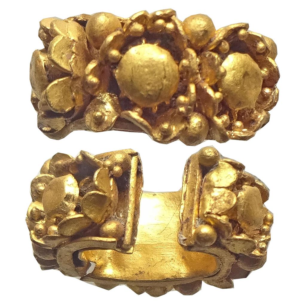 Ancient ear ornament single piece Gold Jewellery